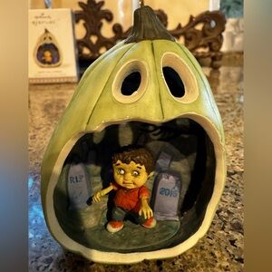 Hallmark Keepsake Happy Halloween 2015 zombie Ornament NWT